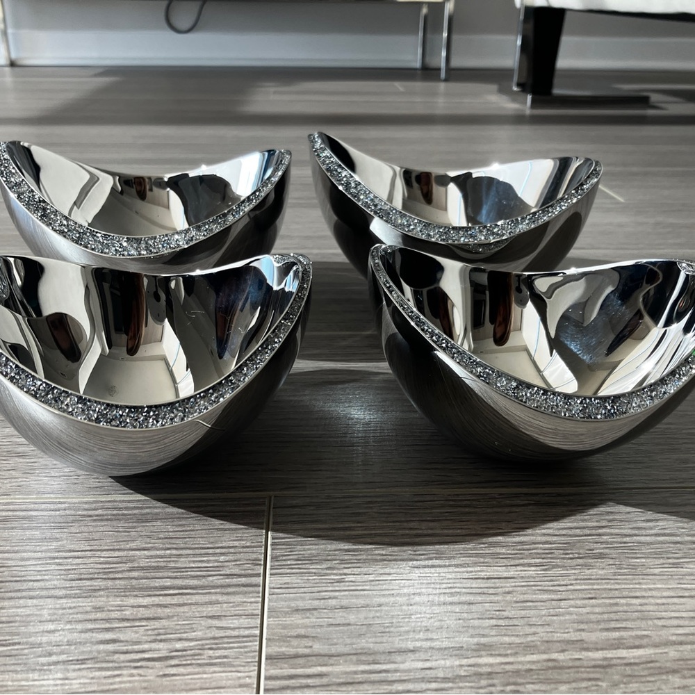 4 Swarovski Minera bowls with crystals, color silver, retail $650